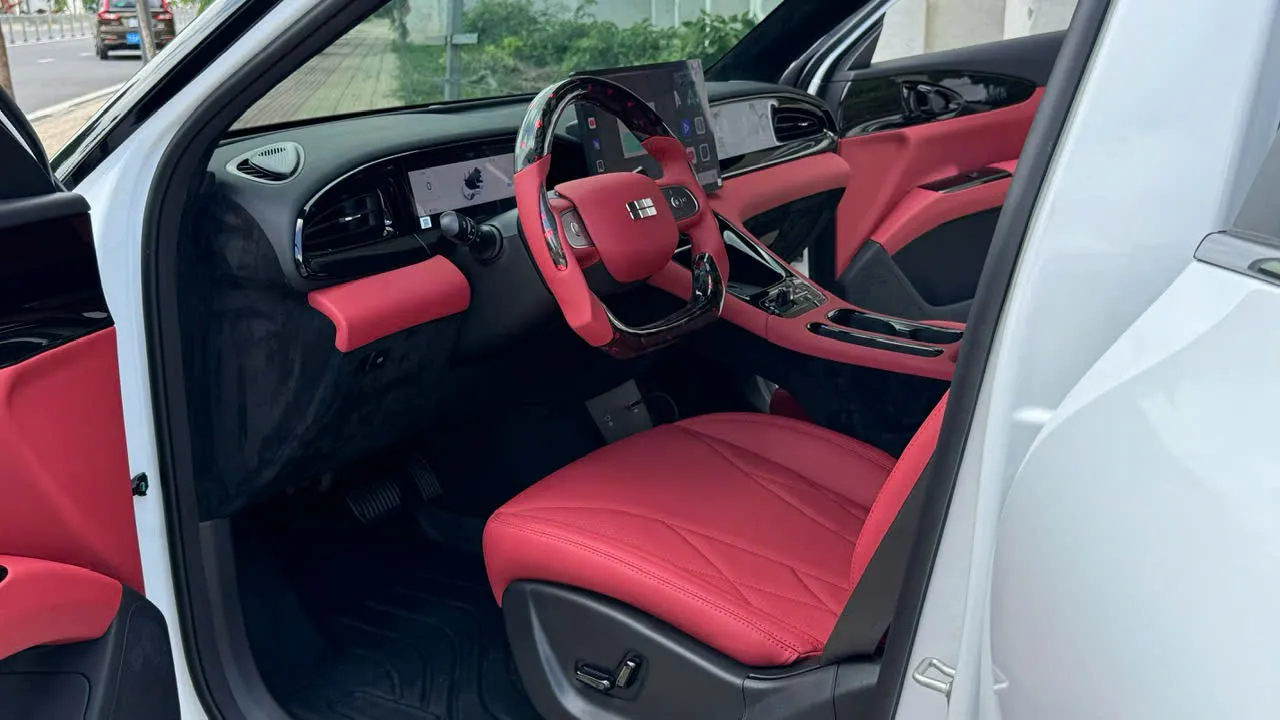 Đổi màu nội thất ô tô màu đỏ đen tại Ngọc Phát Auto