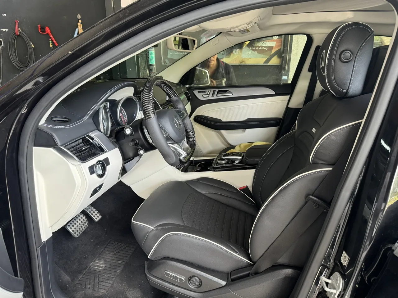 Chi tiết bọc ghế Mercedes