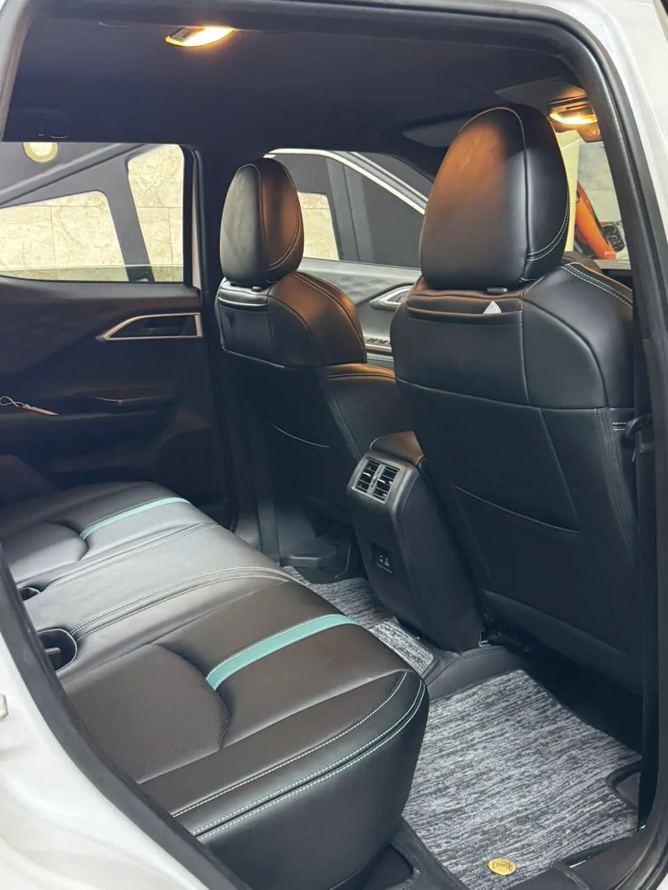 Mitsubishi Xforce bọc ghế da phối màu đẹp