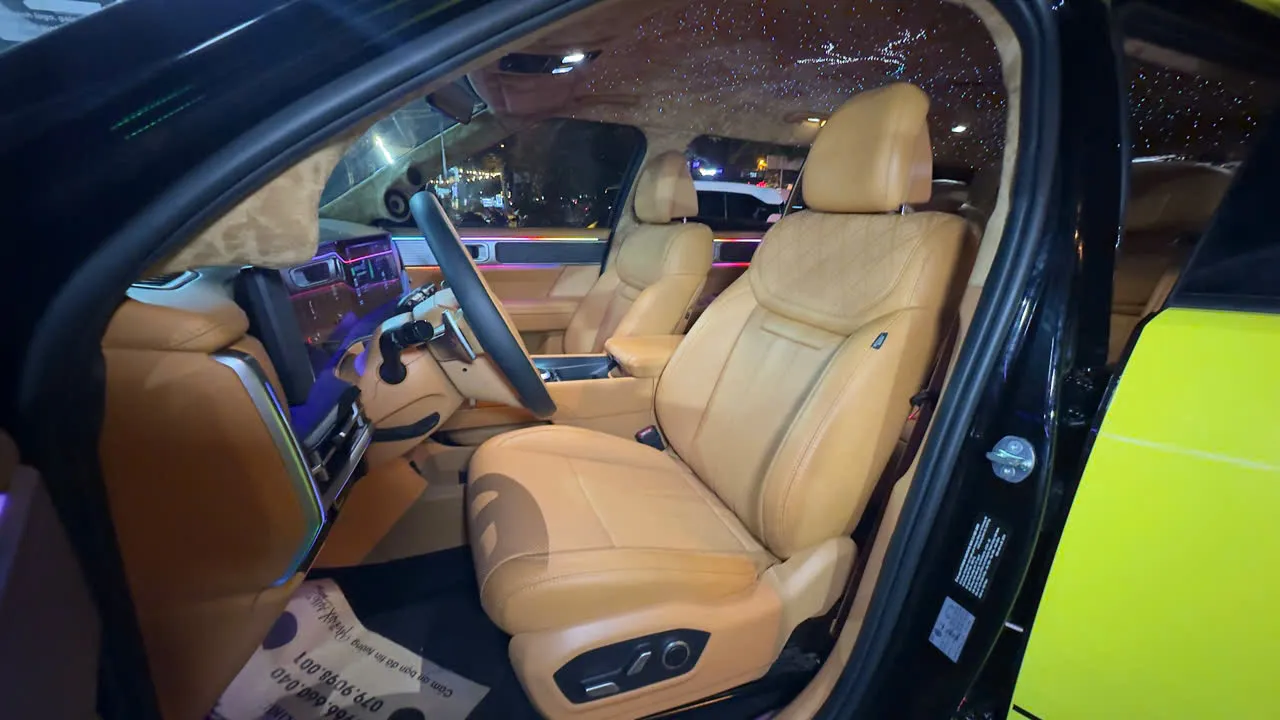 Thi công bọc ghế Santa Fe 2024 tại Ngọc Phát Auto