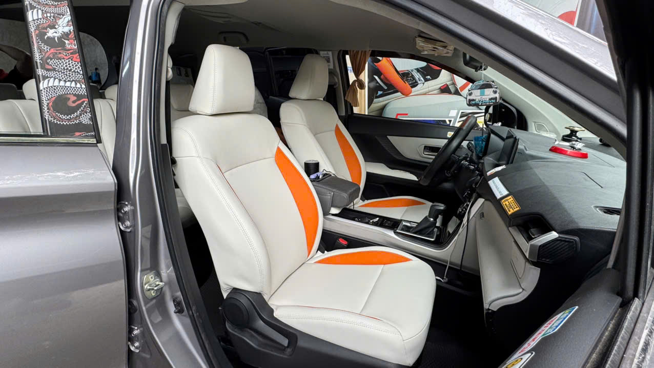 Bọc ghế da Toyota Veloz phối màu