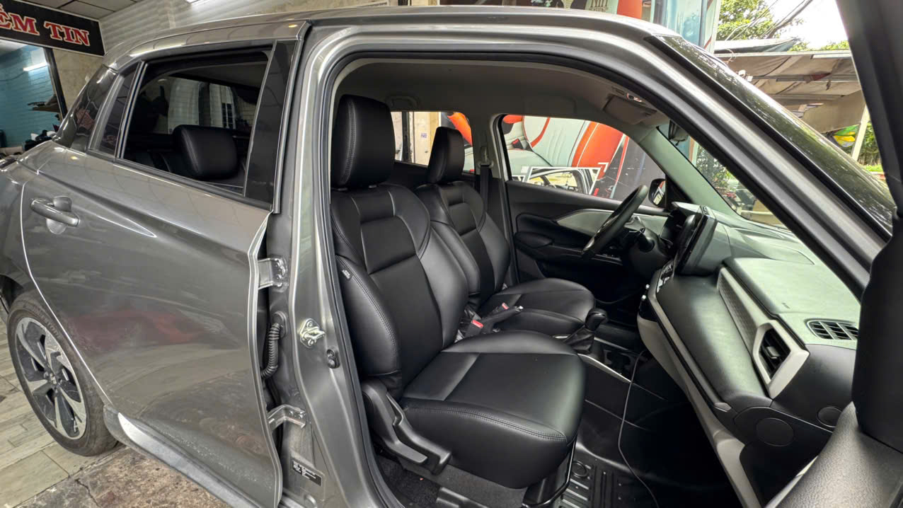 Chi tiết bề mặt da ghế Suzuki Swift