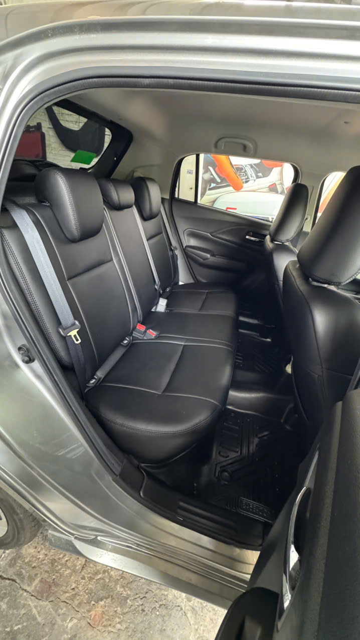 Hoàn thiện bọc ghế da Suzuki Swift màu đen