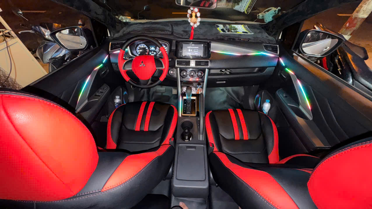 Đường may bọc ghế da Mitsubishi Xpander đen đỏ